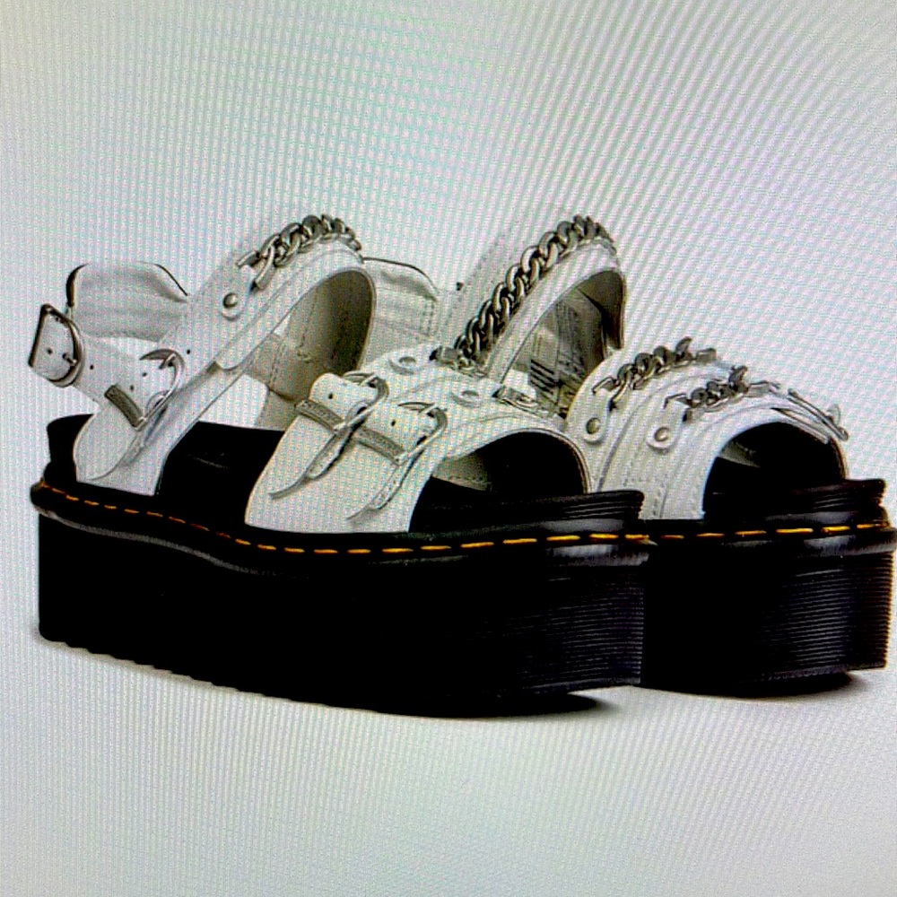 NEW! Dr Martens Voss II quad chain sandals in white - women’s size 8.